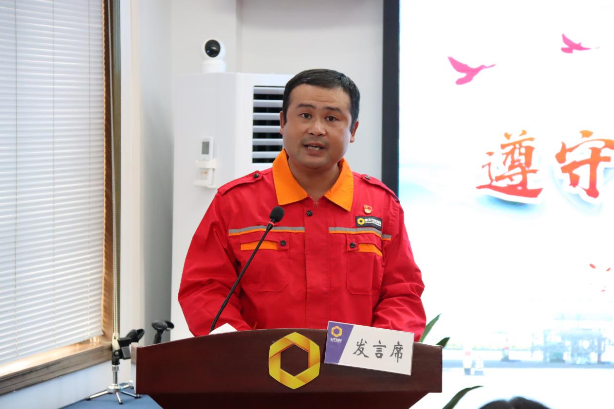 曹亮.jpg 曹亮.jpg